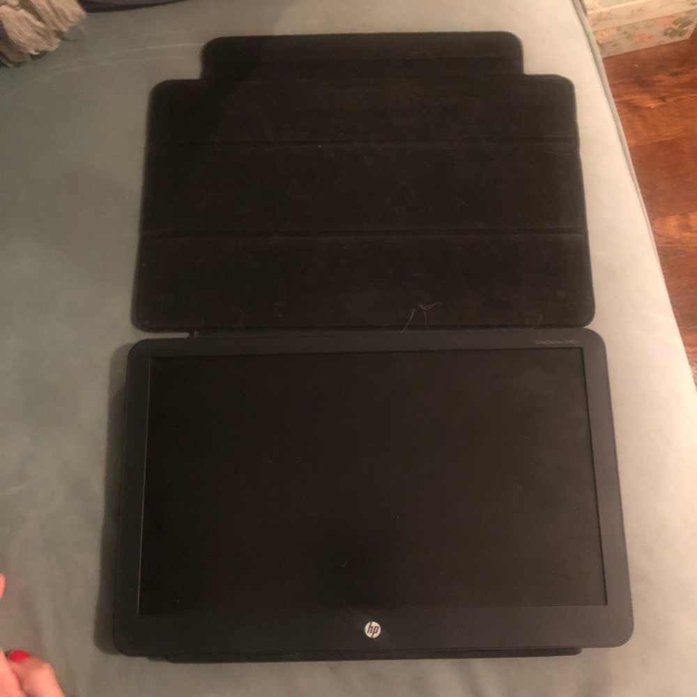 HP screen display with case and cable - Picture 5 of 8